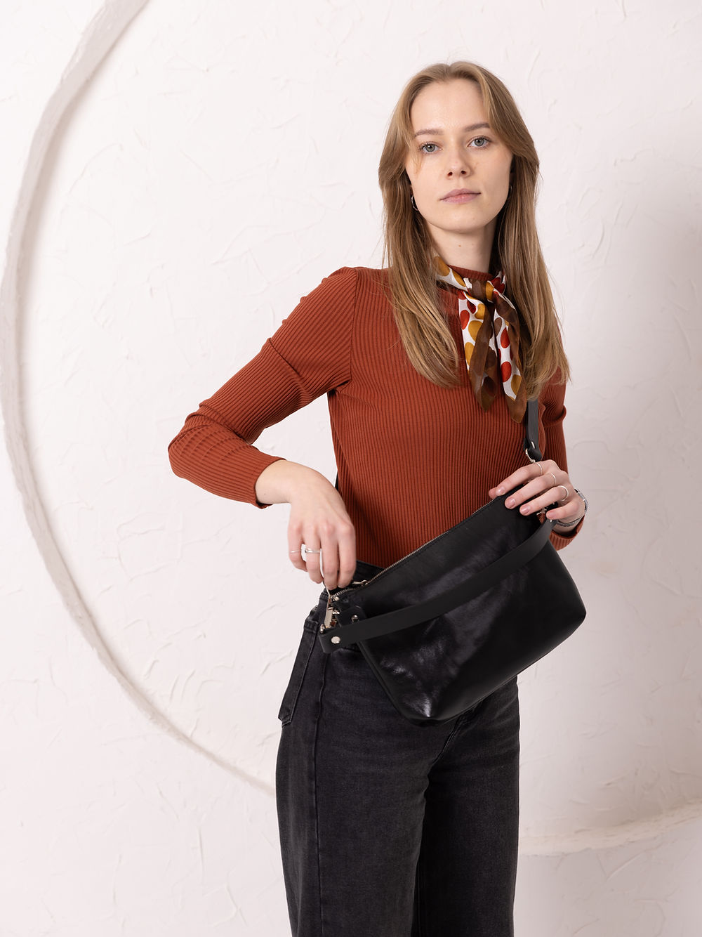 TOMMY leather bag with two handles - Black