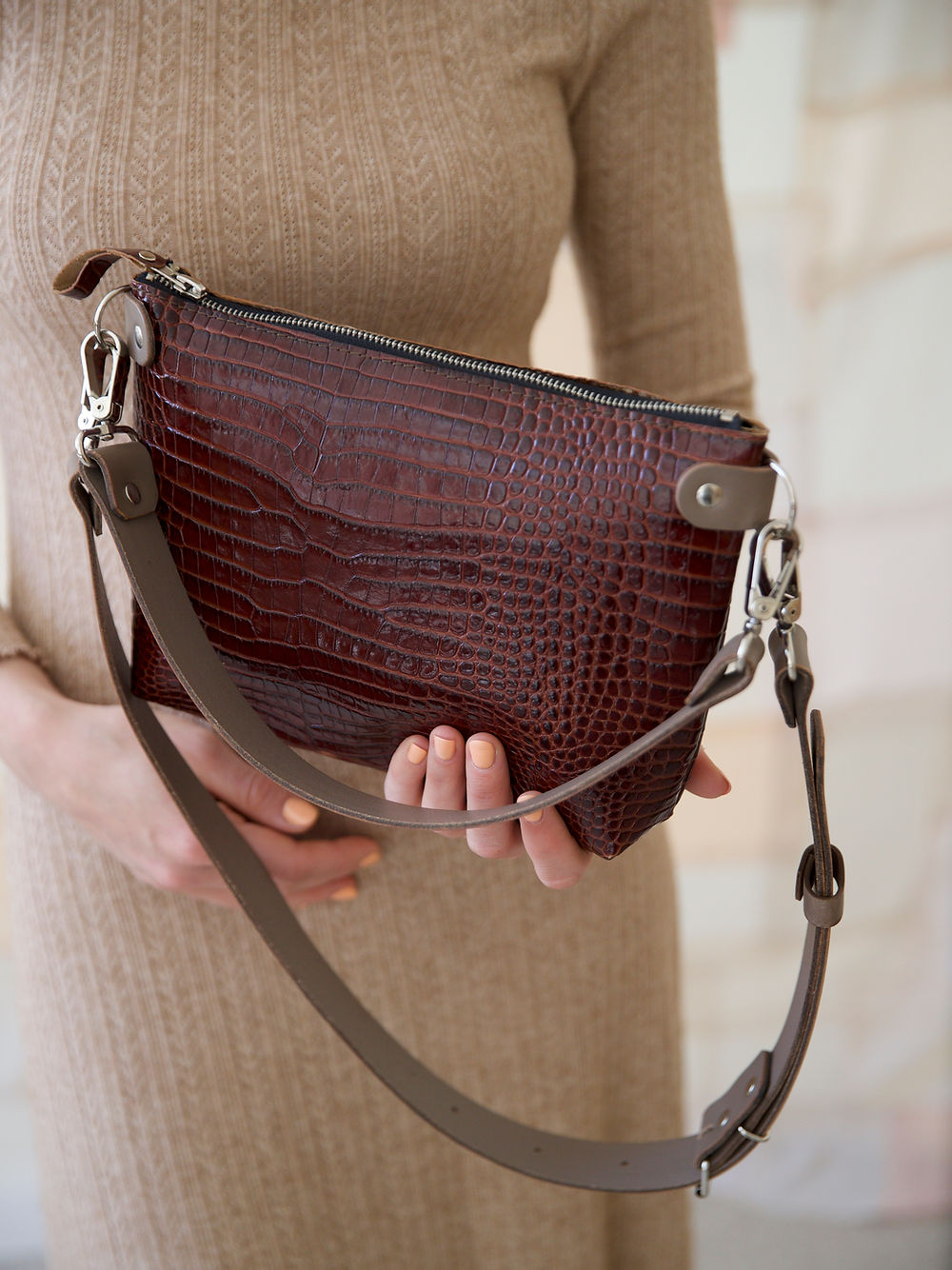 TOMMY leather bag with two handles - Crocodile pattern