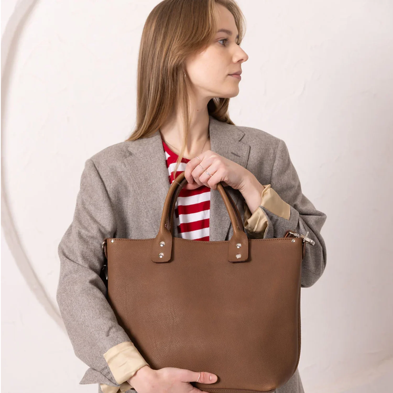 Cognacfarbene Handtasche aus Leder mit zwei Henkeln – Doveta.de Handtaschen-Kollektion